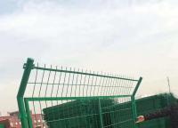 為什么護欄網上面要帶折彎？